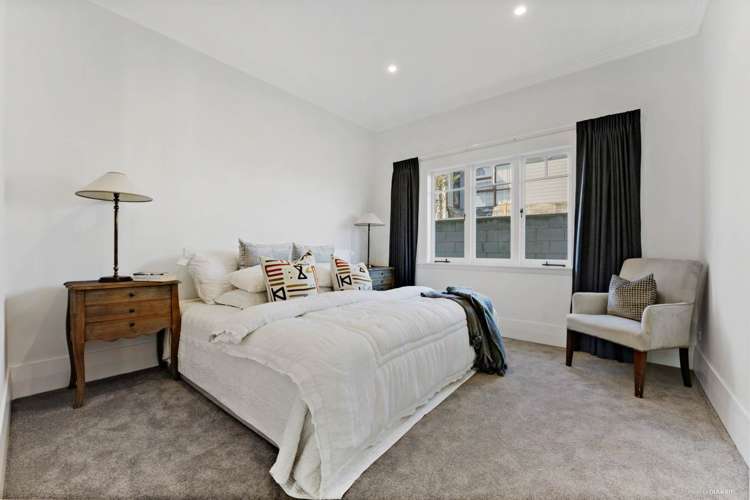 52 Marine Parade Mellons Bay_25