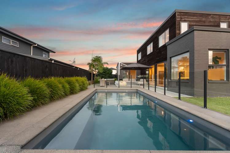 32 Defender Crescent Beachlands_17