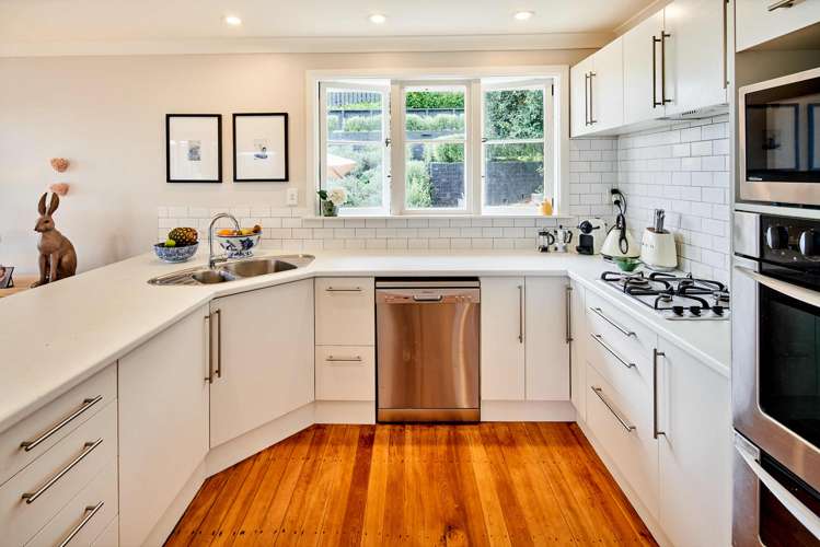 9 Mana View Road Paremata_17