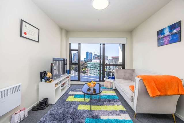 Freehold Apt right by the University & AUT