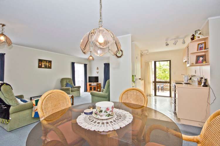 2/62 Clayburn Road Glen Eden_5