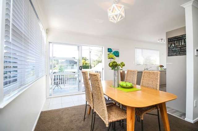 2 Merville Avenue Te Atatu South_3