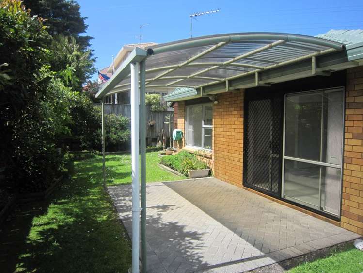 2/2 Carlton Street Hillsborough_10