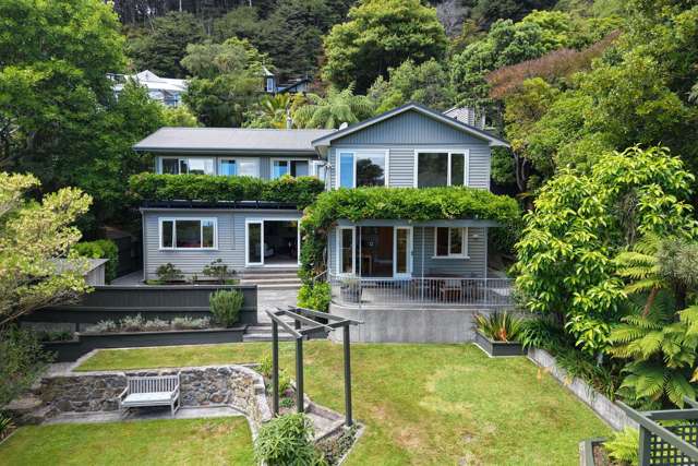 Sensational, Sunny Family Home In Days Bay