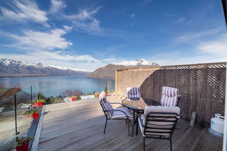 52 Greenstone Place Fernhill/Sunshine Bay_1