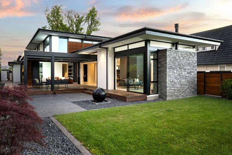 49 St Andrews Square Strowan_1