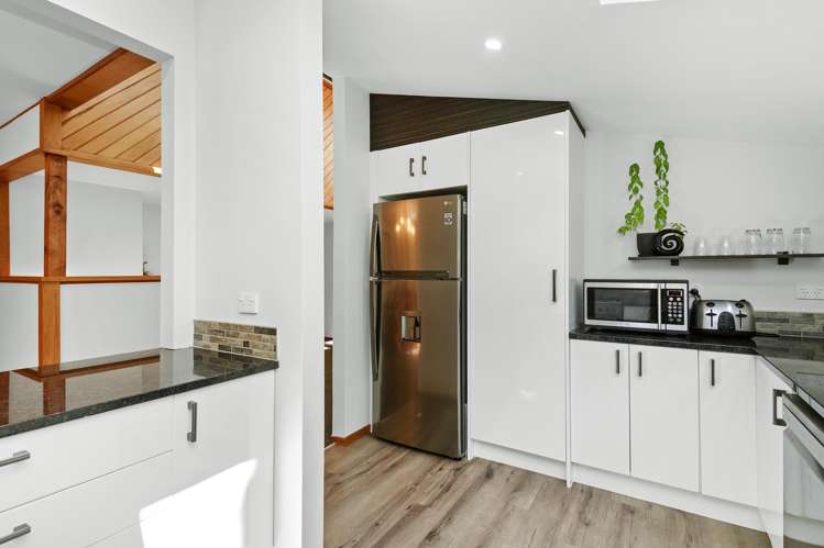 42 McEnroe Grove Naenae_5