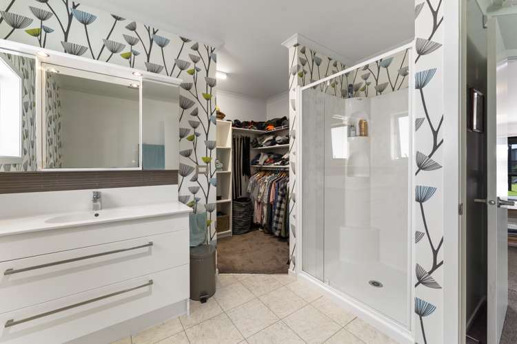 7 Byron Brown Place Otaki Beach_13