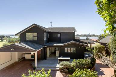 41 Muriwai Drive_1