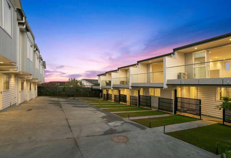 8/70a Barrack Road Mount Wellington_11