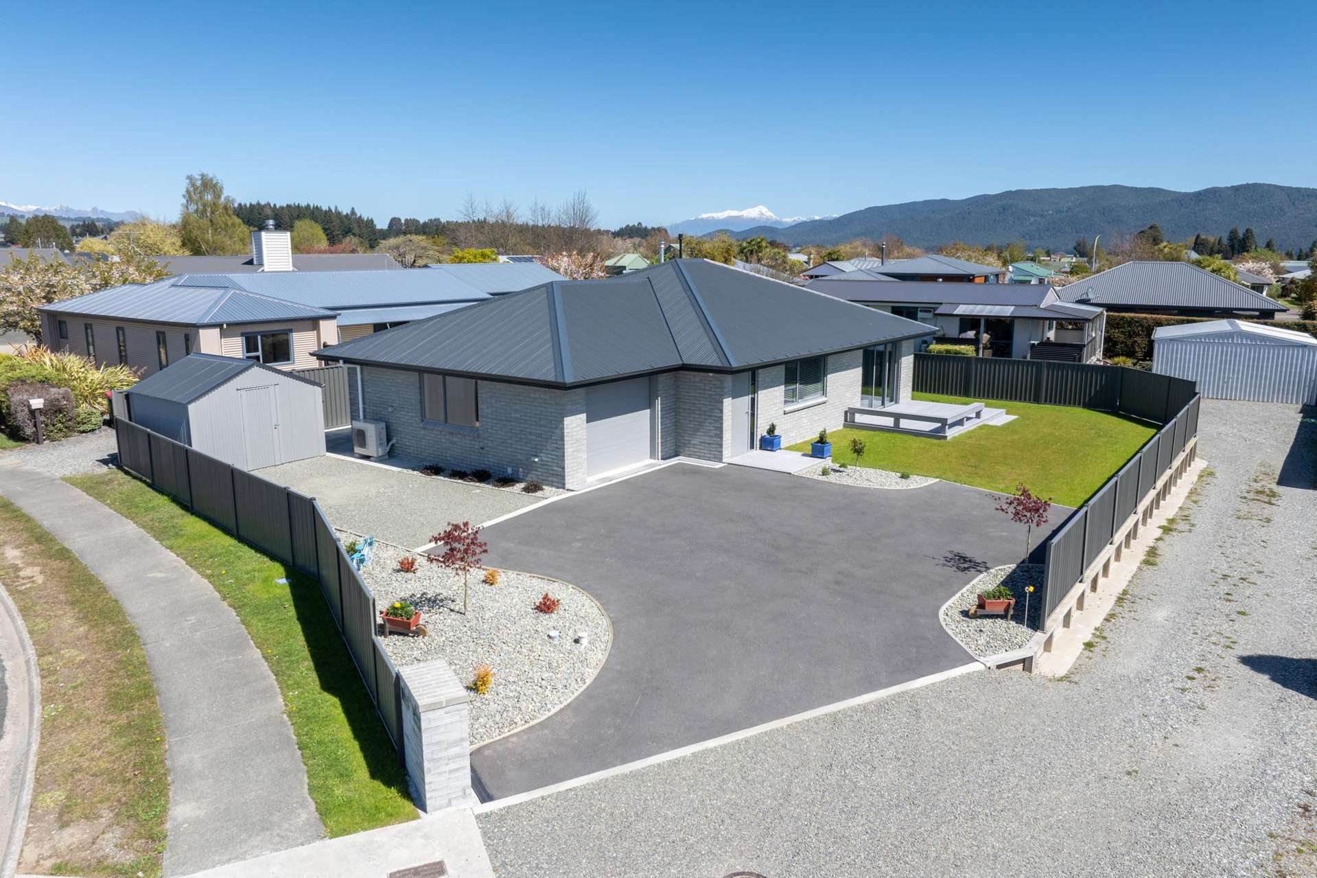 A/22 Lawson Burrows Crescent Te Anau_0