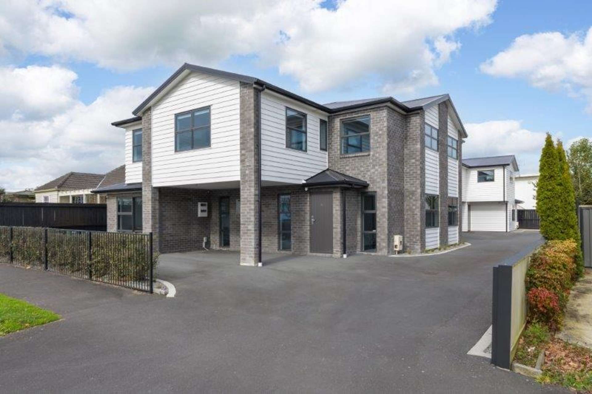 2/54a Cook Street 1074_0