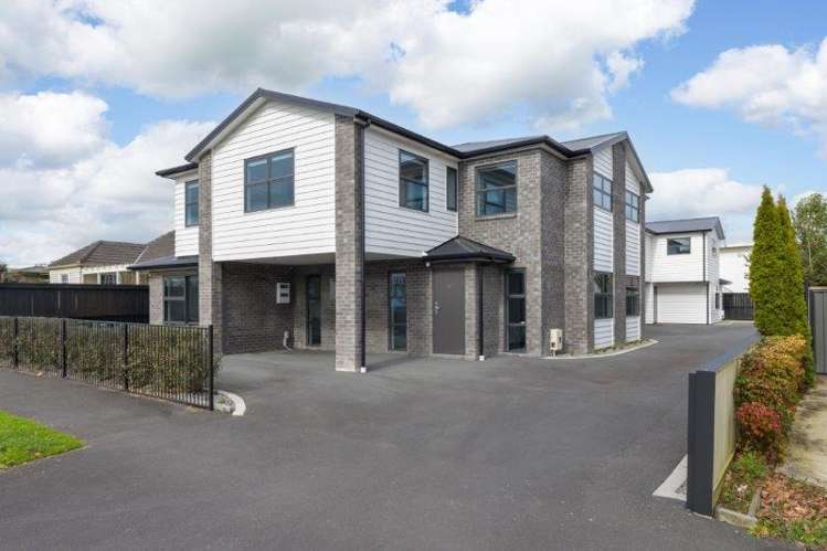 2/54a Cook Street_0