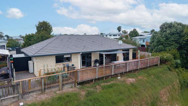 55 Coopers Road Gate Pa_25