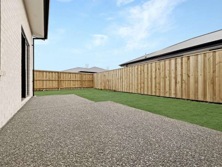 13 SIlvergrass Way 11103_16