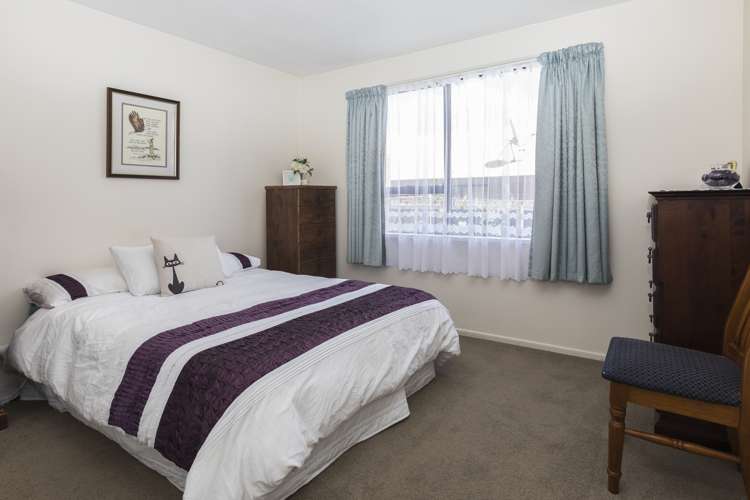 22 Momorangi Crescent Redwood_9