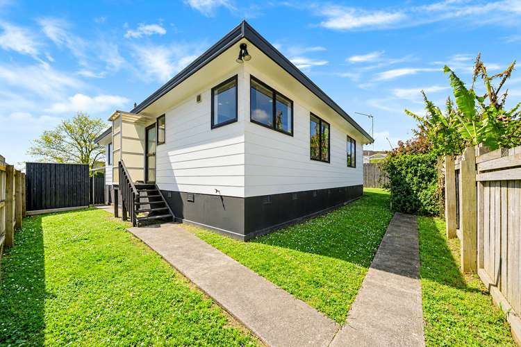 1/10 Ebenezer Way Clendon Park_11