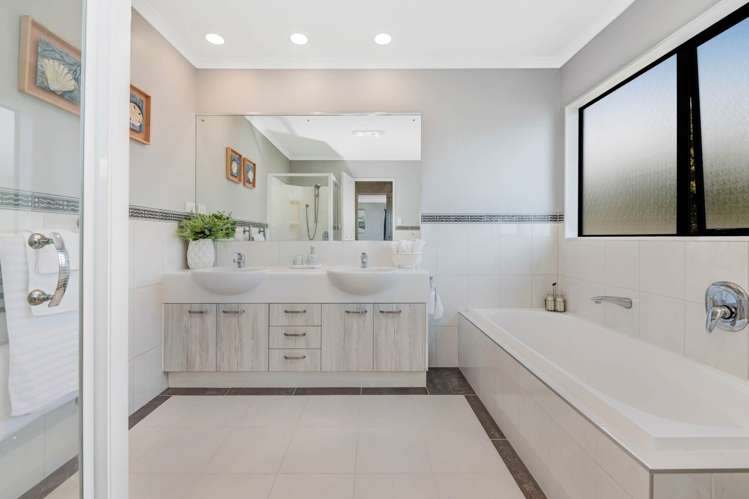1 Harbourside Court Beachlands_18