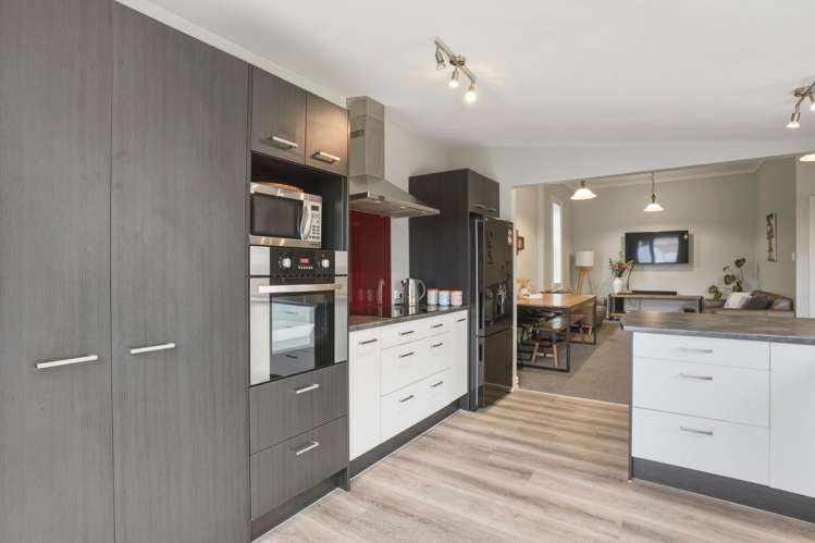 2 Baker Street Caversham_18