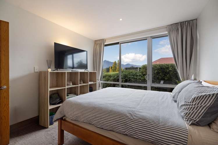 2/23 Adelaide Street Town Centre_7