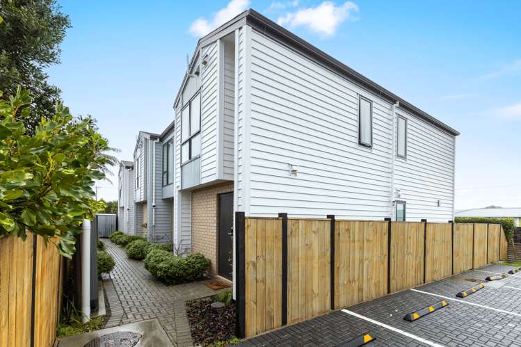 1/1a Royal View Road Te Atatu South_22