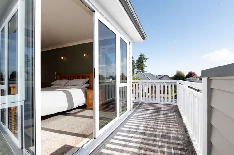 16 Thistlewood Avenue Hamilton East_24