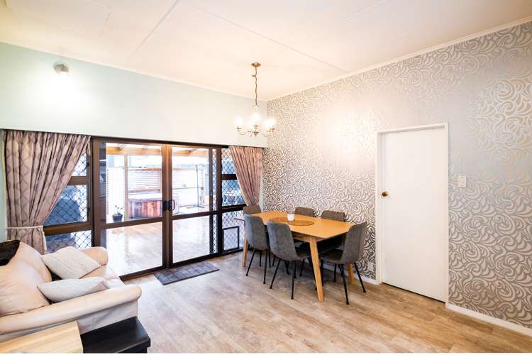 1407 Caroline Road Mayfair_10