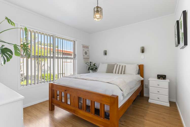 2/16 Girrahween Drive Totara Vale_9