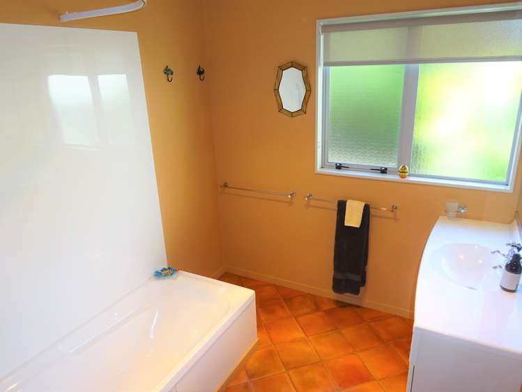 6 Cousins Avenue West Foxton Beach_12