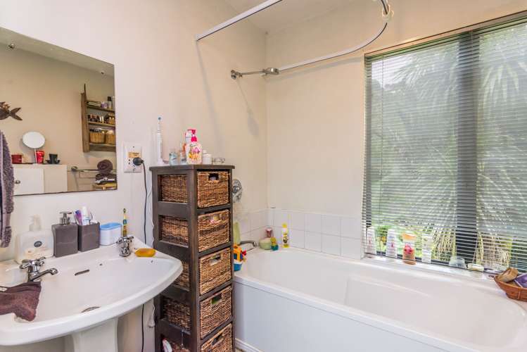 11 Woontons Lane Titirangi_10