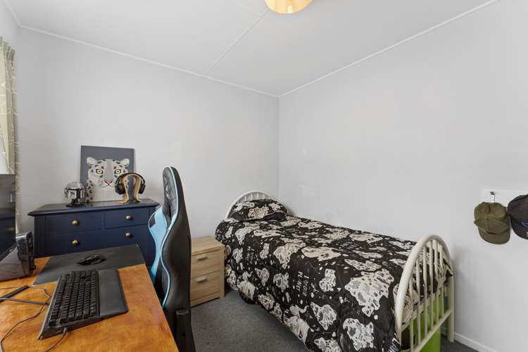 19 Hill Grove Naenae_11