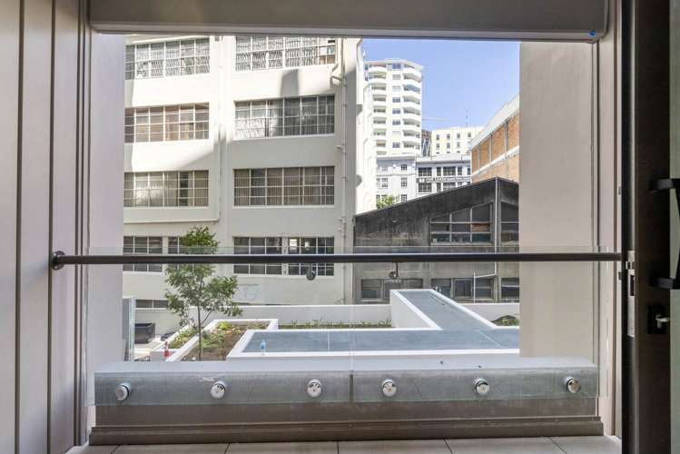 213/47 Beach Road City Centre_25