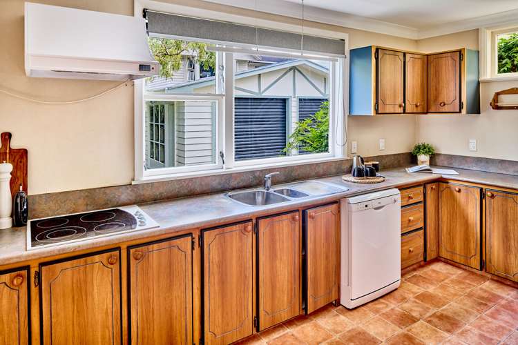 281 Riverside Drive Waterloo_5