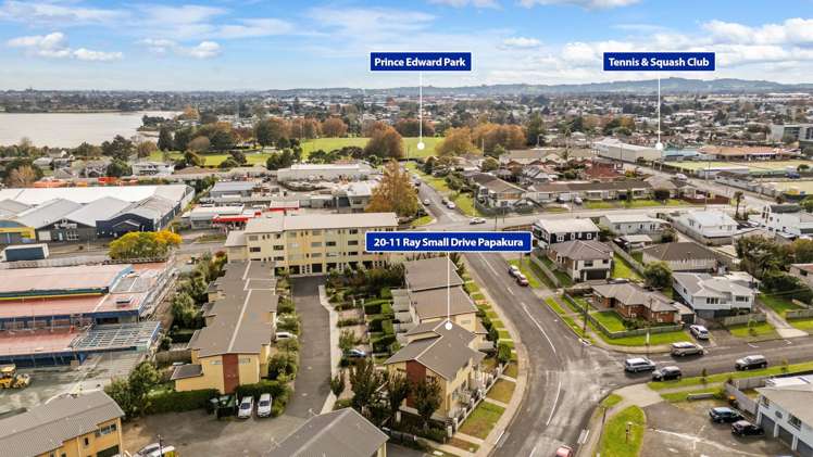 20/11 Ray Small Drive Papakura_13