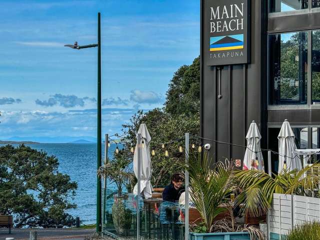 Coastal luxury in the heart of Takapuna
