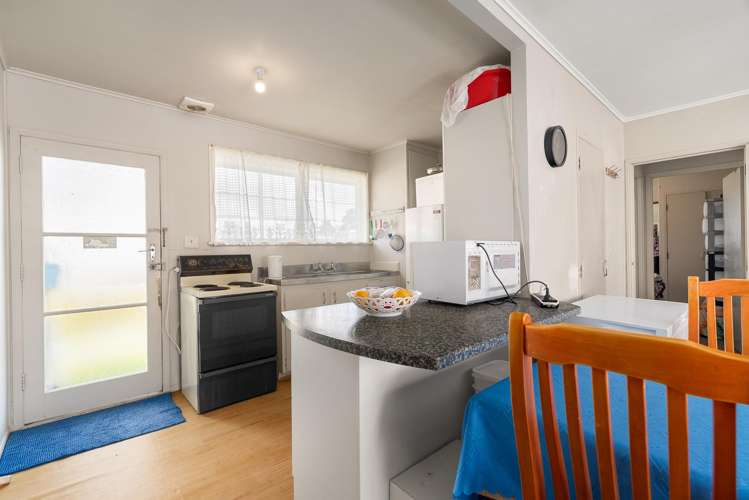 7 Manston Road Mangere_9