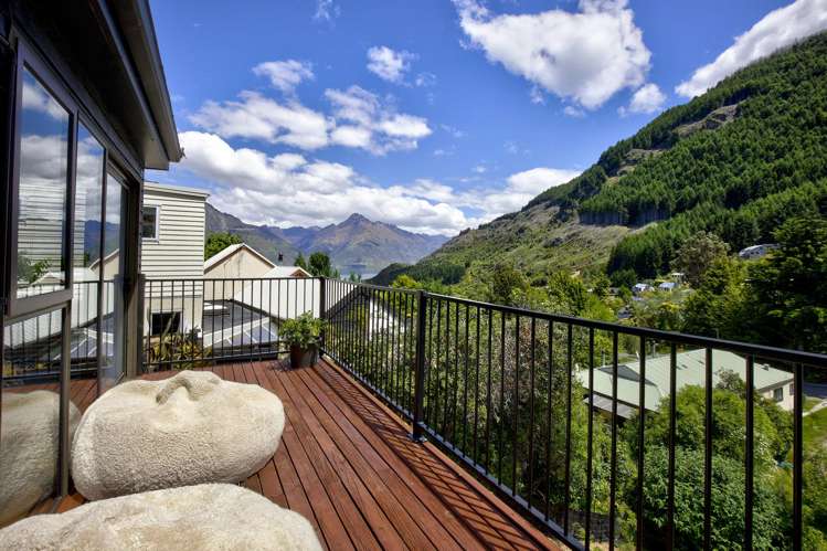 6 MacKinnon Terrace Sunshine Bay_8