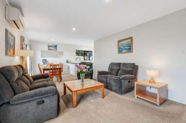 1/21 Ayton Drive_3