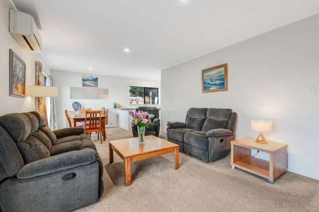 1/21 Ayton Drive Totara Vale_4
