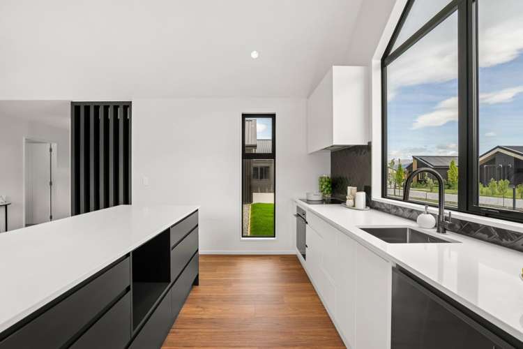 8 Tussock Way_3