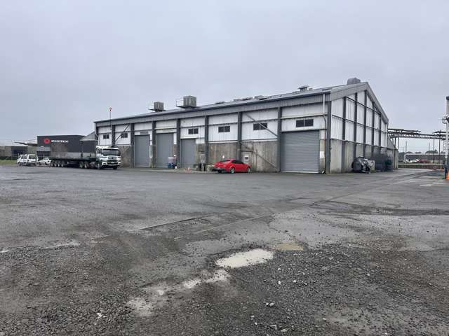 810m2* Industrial Warehouse with Large Yard