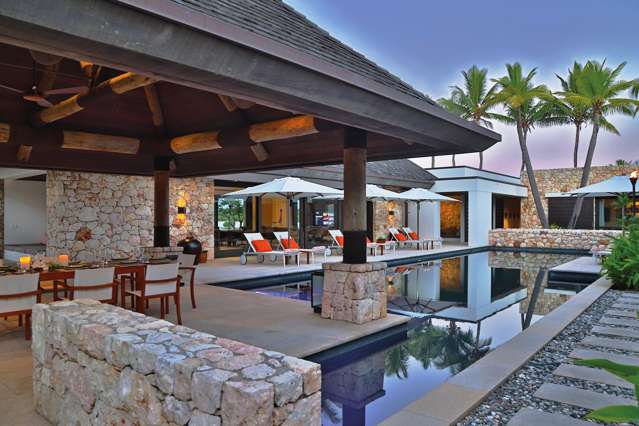 9/- Paradise Point, Denarau Island Fiji_2