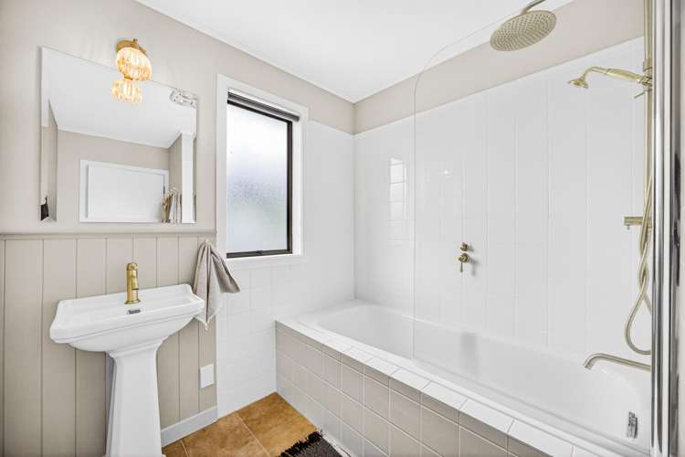 53 Cambridge Road Riverhead_14