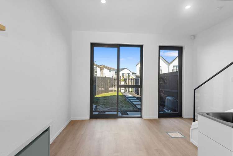 8/18 Scott Road Hobsonville_4