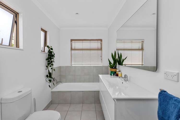 1/126 Whangaparaoa Road Red Beach_17