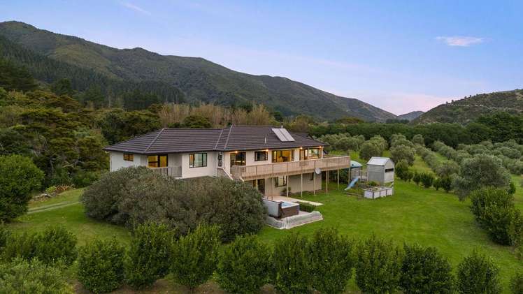 1276 Coast Road_3