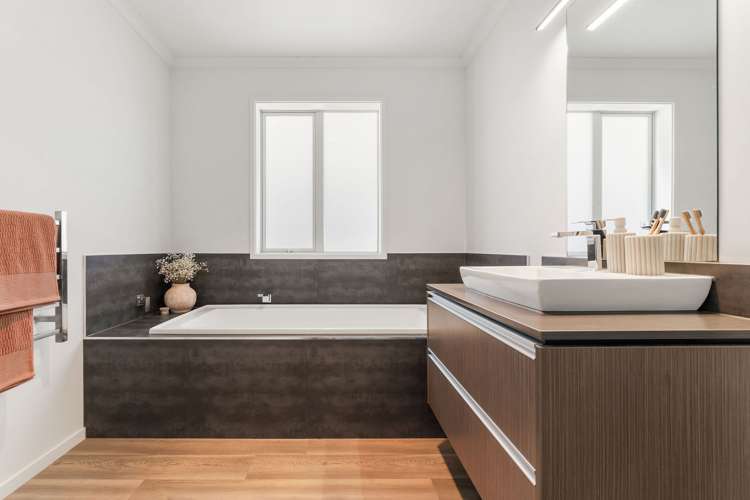 4 Fender Close Pyes Pa_11