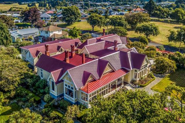 Premier Luxury Lodge In Oamaru For Sale