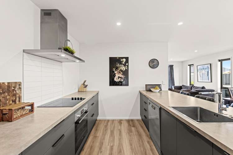 6 Helicon Street_2
