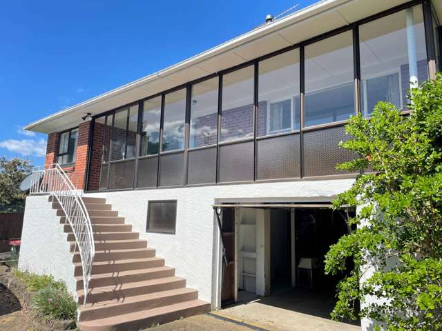 SPACIOUS & COZY HOME IN HILLSBOROUGH